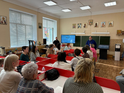 Родители гимназистов - участники семейных гостиных в музейно-досуговом пространстве 