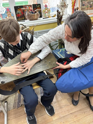 Занятия по обучению школьников игре на народных инструментах