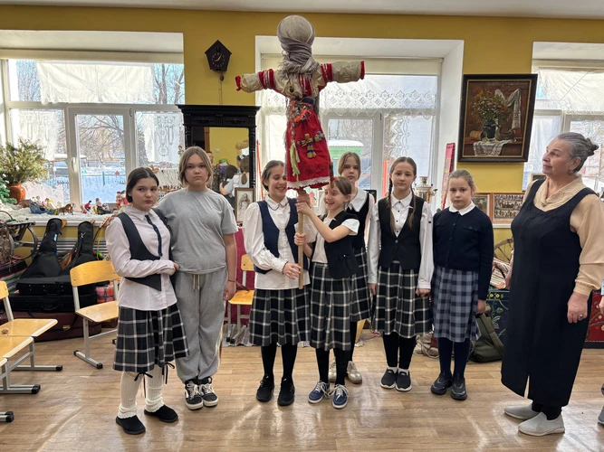 Смастерили чучело Масленицы